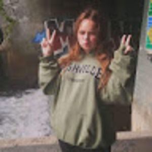 Meet your Posher, Caitlin